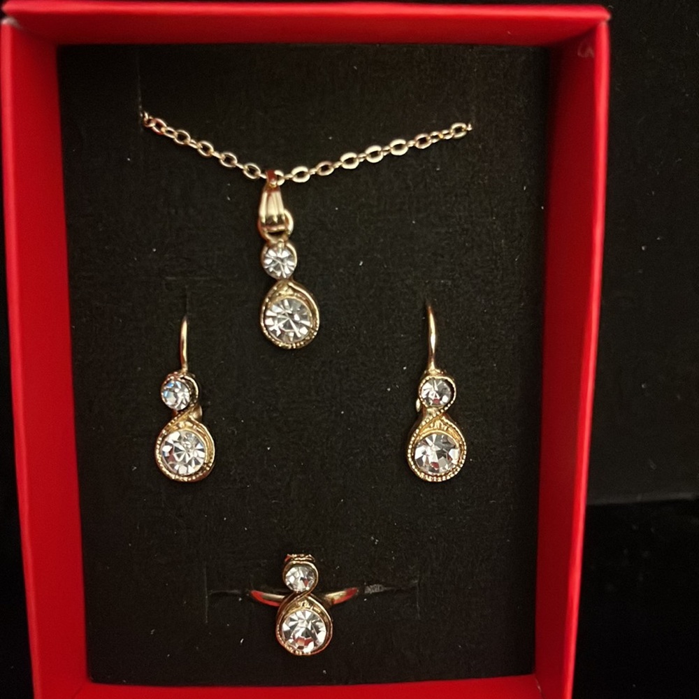 Jewelry Set - Picture 2 of 2